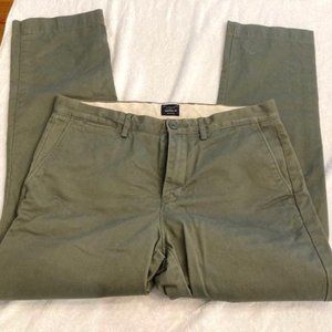 J.Crew Broken In Urban Slim Chino - 33 waist 30 Length - Green (Never Worn)